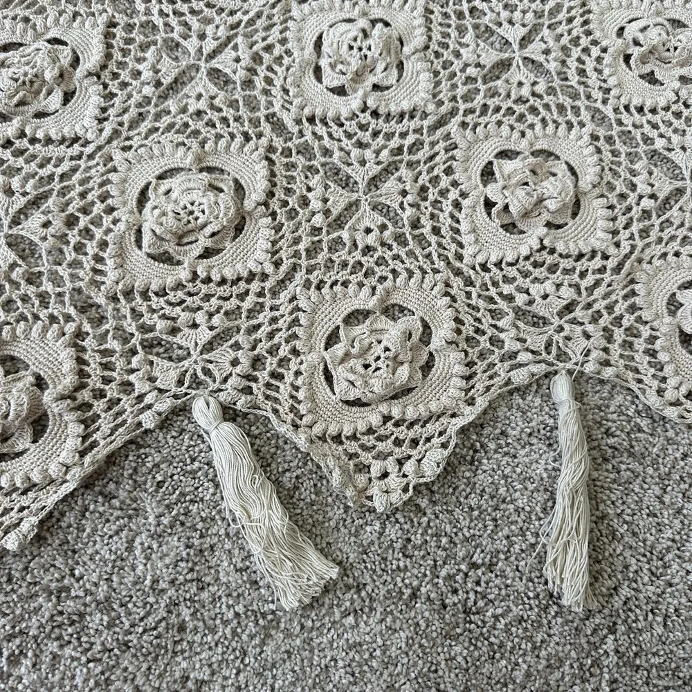 Vintage Crocheted Large Tablecloth Blanket Afghan Throw Beige Ivory 9x7ft Tassel